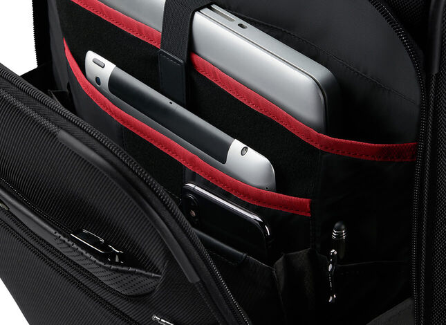 Etutasku, jossa on paikka tietokoneelle