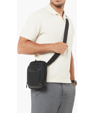 Pro-DLX 6 Olkalaukku  S 22 x 15.5 x 6 cm | 0.2 kg Pro-DLX 6 Olkalaukku  S 22 x 15.5 x 6 cm | 0.2 kg