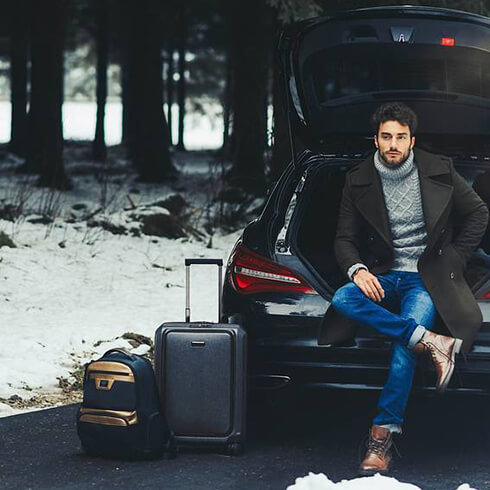 Excellent combination. Lifestyle blogger @jeremy.caira combines his grey Prodigy Bespoke with the Zenith black gold backpack.